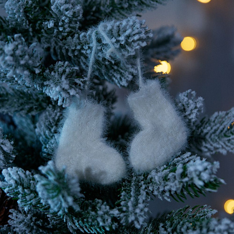 Подвеска на елку «Вьюшка», носочки, белая - рис 5.