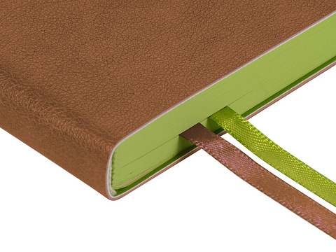 Ежедневник А5 датированный Boston 2026, коричневый с салатовым обрезом - рис 3.