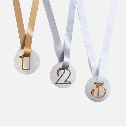 Медаль Fundo, серебристая с 3D-подвеской Symbol, цифра 3 - рис 3.